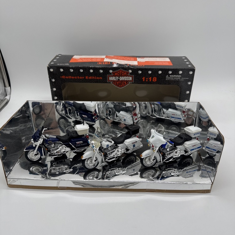 Maisto 1:18 Harley Davidson Police Motorcycle Set Series 7 State Police 32029 - Picture 2 of 16